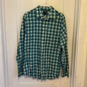 GAP Slim Fit Men’s Button Down Dress Shirt - Size L, Green Plaid